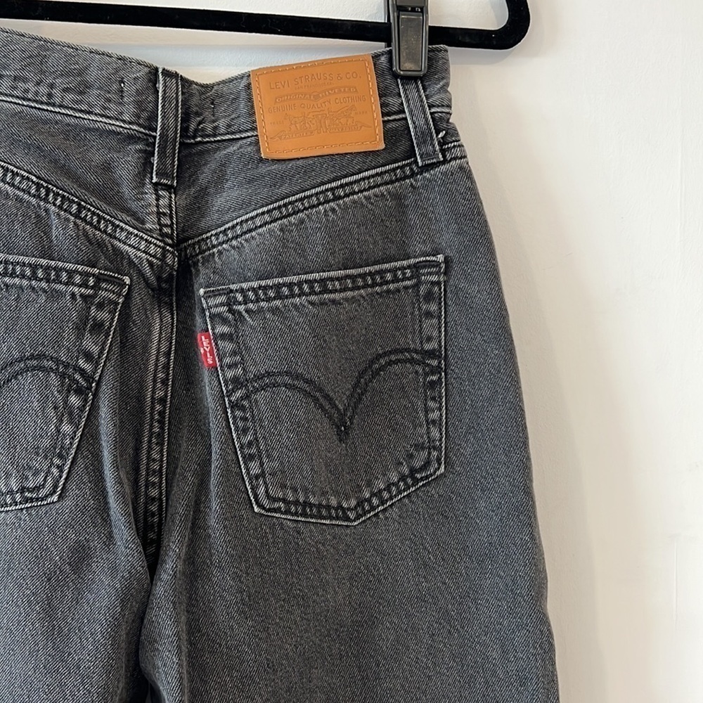 LEVI’S Women’s Dark Wash Black High Loose Tapered Leg Jeans size 24 - Picture 9 of 13